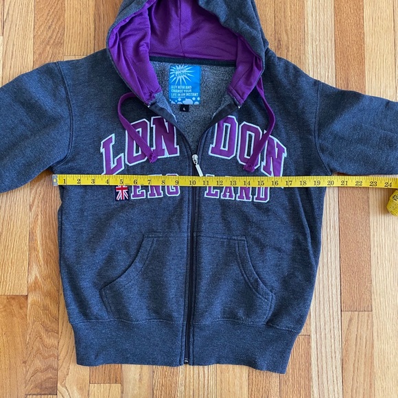 Authentic London hoodie. Non smoking home. - Picture 4 of 4